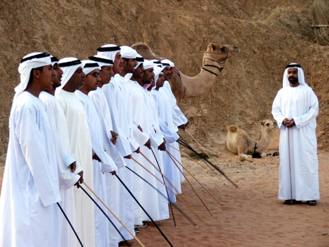 Emirati Arab bedouin men-dancers-Semitic-1a