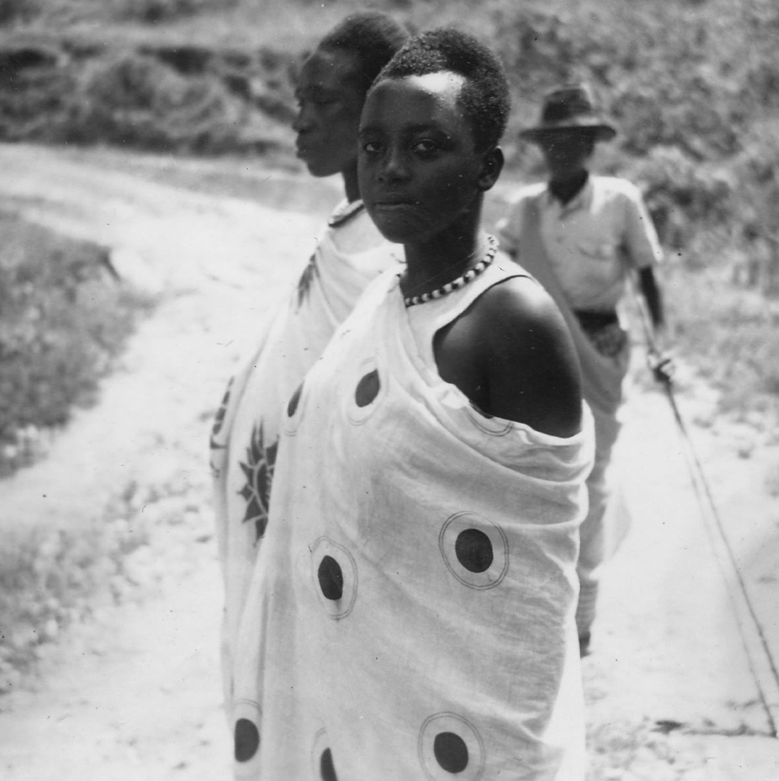 Tutsi women-Bantu-184a
